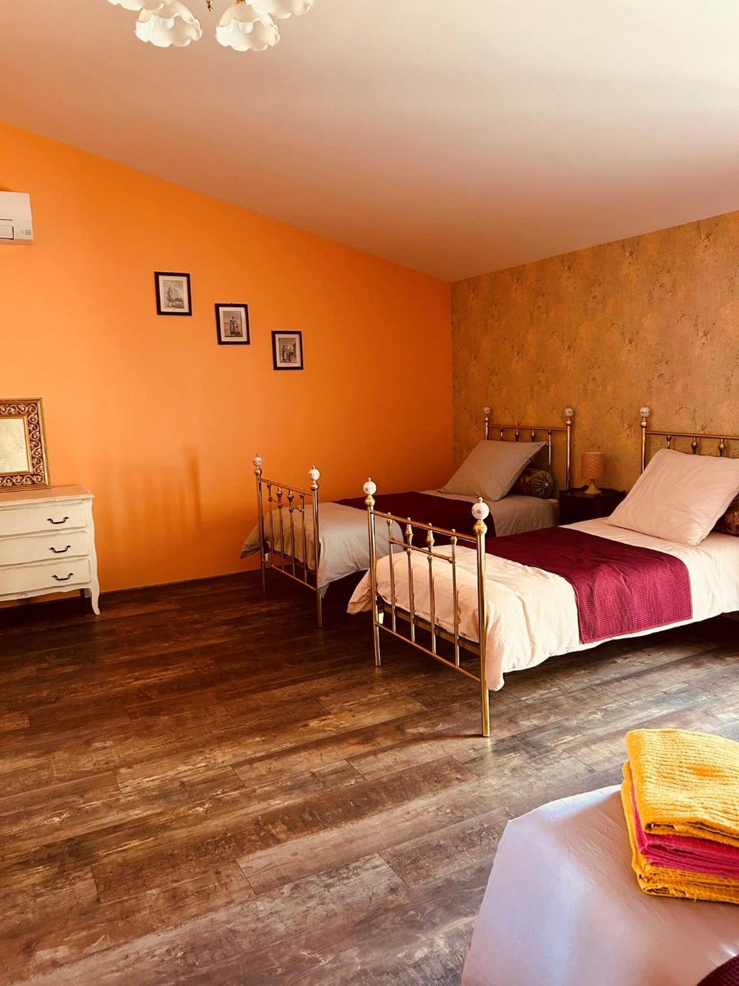 La Babayaga Bed & Breakfast กาเปสตอง ภายนอก รูปภาพ
